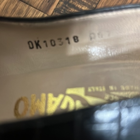 Salvatore Ferragamo Heels Black Crocodile Embossed Patent Leather Almond Toe 7 - Picture 9 of 12